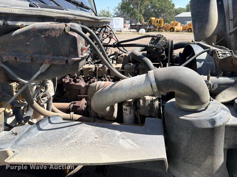 image for item EA0462 1994 Freightliner FL70 flatbed truck