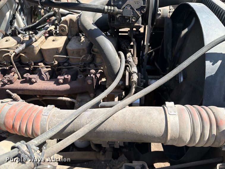 image for item EA0462 1994 Freightliner FL70 flatbed truck