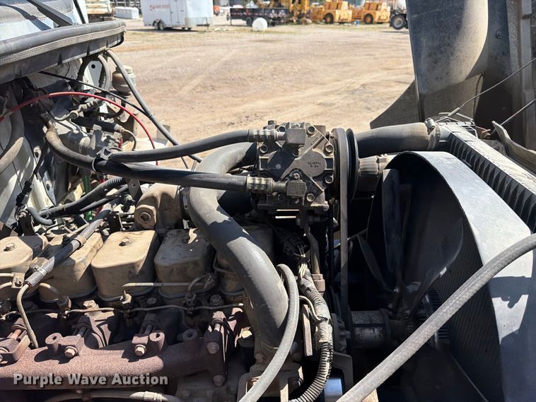 image for item EA0462 1994 Freightliner FL70 flatbed truck