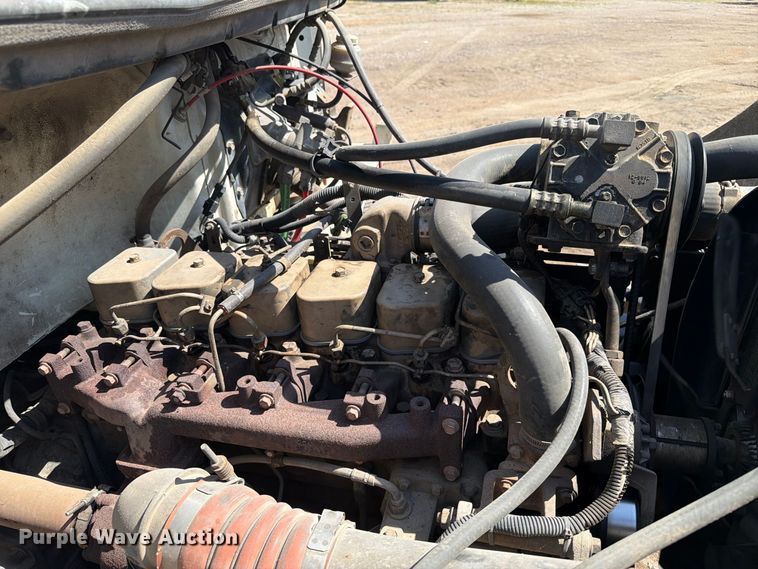 image for item EA0462 1994 Freightliner FL70 flatbed truck