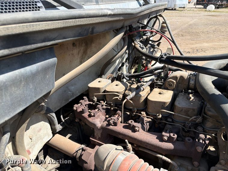 image for item EA0462 1994 Freightliner FL70 flatbed truck