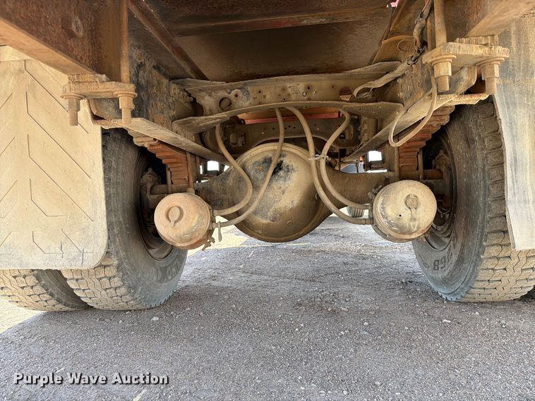 image for item EA0462 1994 Freightliner FL70 flatbed truck