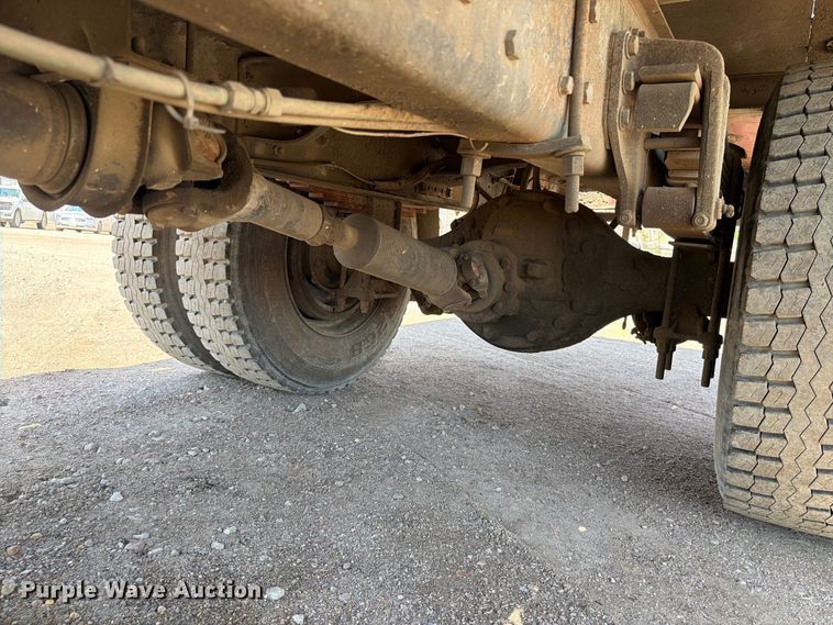image for item EA0462 1994 Freightliner FL70 flatbed truck