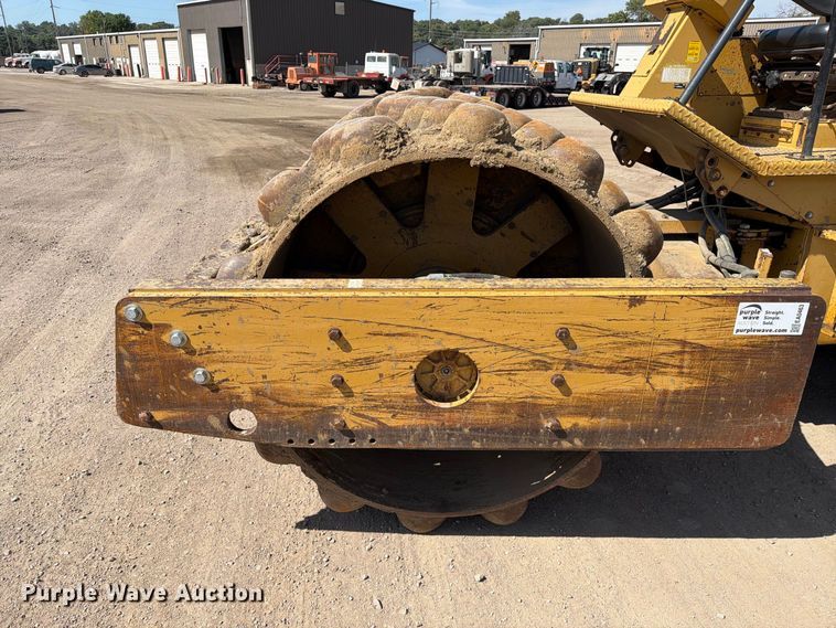 image for item EA0463 1992 Caterpillar CP563 single drum vibratory roller