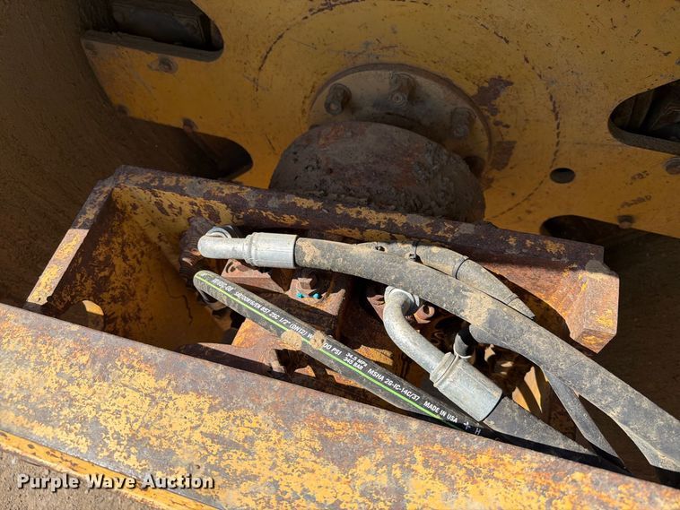 image for item EA0463 1992 Caterpillar CP563 single drum vibratory roller