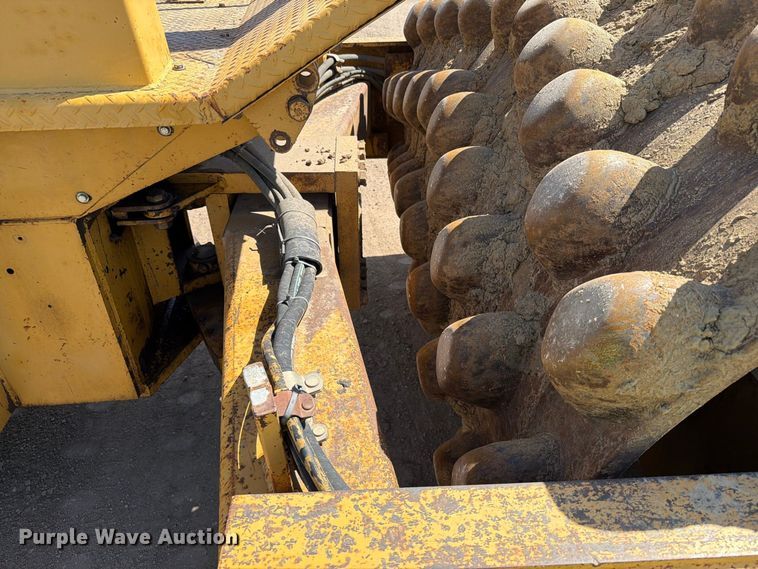 image for item EA0463 1992 Caterpillar CP563 single drum vibratory roller