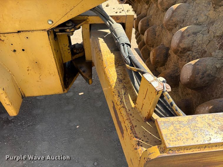 image for item EA0463 1992 Caterpillar CP563 single drum vibratory roller