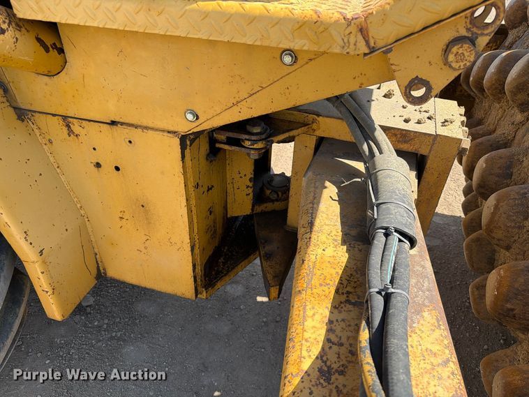 image for item EA0463 1992 Caterpillar CP563 single drum vibratory roller