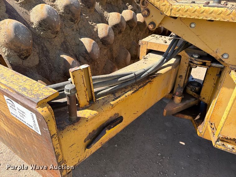 image for item EA0463 1992 Caterpillar CP563 single drum vibratory roller