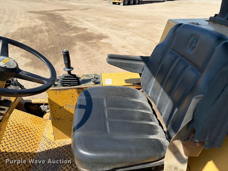 image for item EA0463 1992 Caterpillar CP563 single drum vibratory roller