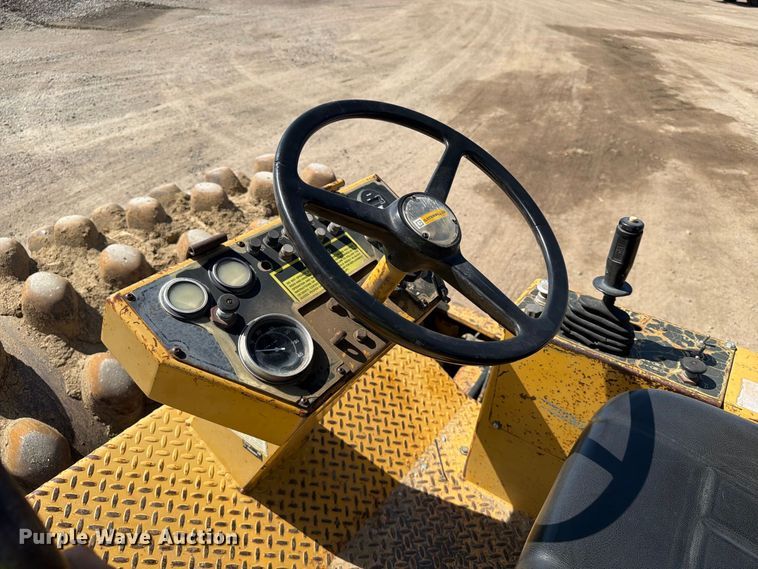 image for item EA0463 1992 Caterpillar CP563 single drum vibratory roller