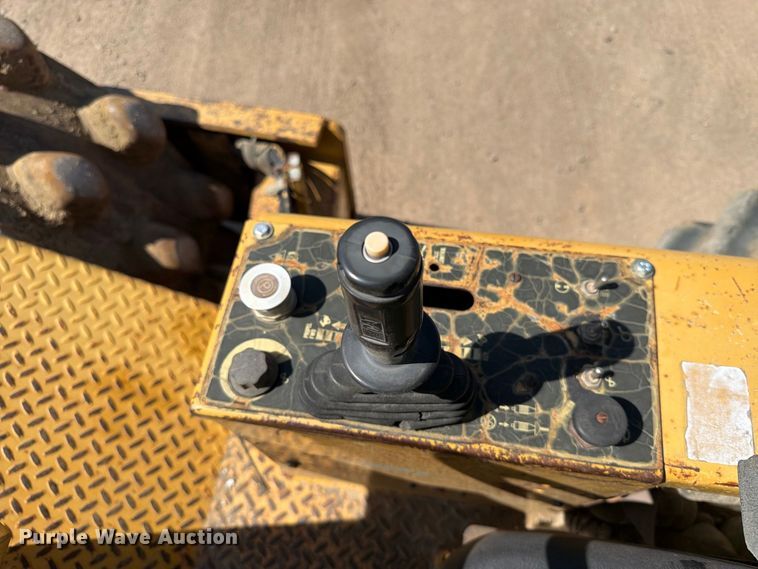 image for item EA0463 1992 Caterpillar CP563 single drum vibratory roller