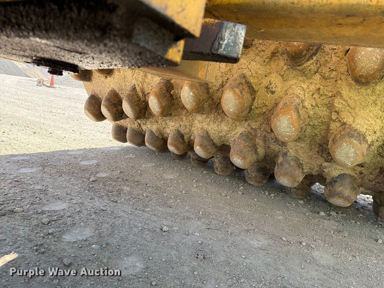 image for item EA0463 1992 Caterpillar CP563 single drum vibratory roller