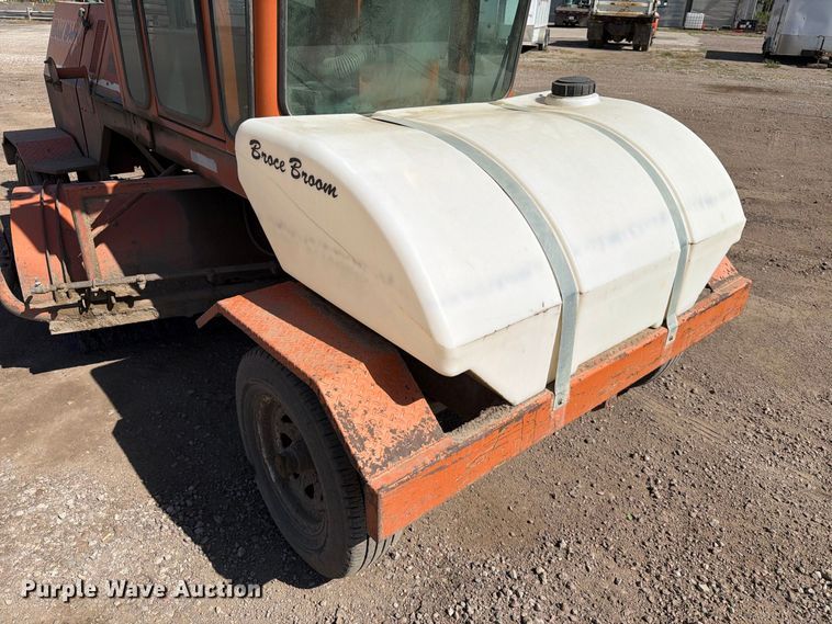 image for item EA0464 2010 Broce RCT350 broom