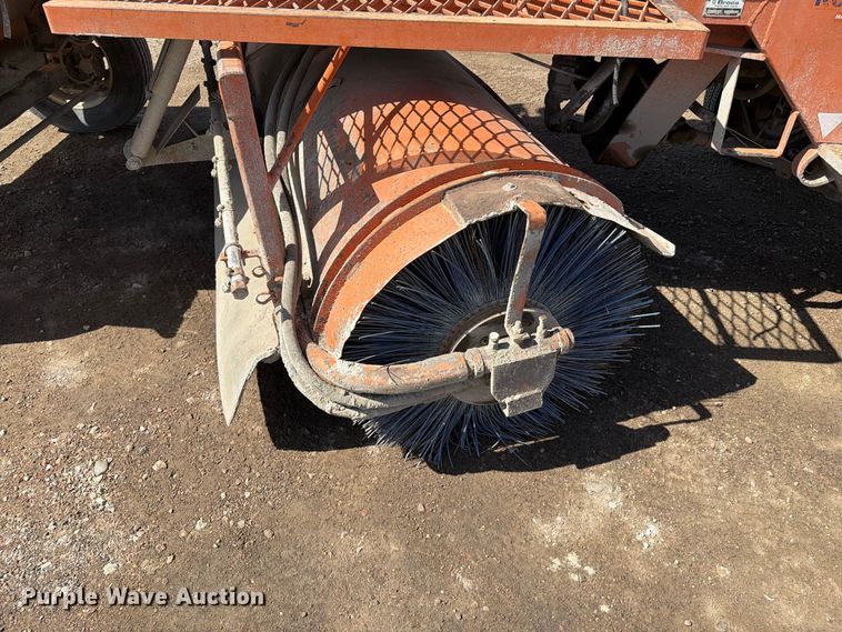 image for item EA0465 2010 Broce RCT350 broom