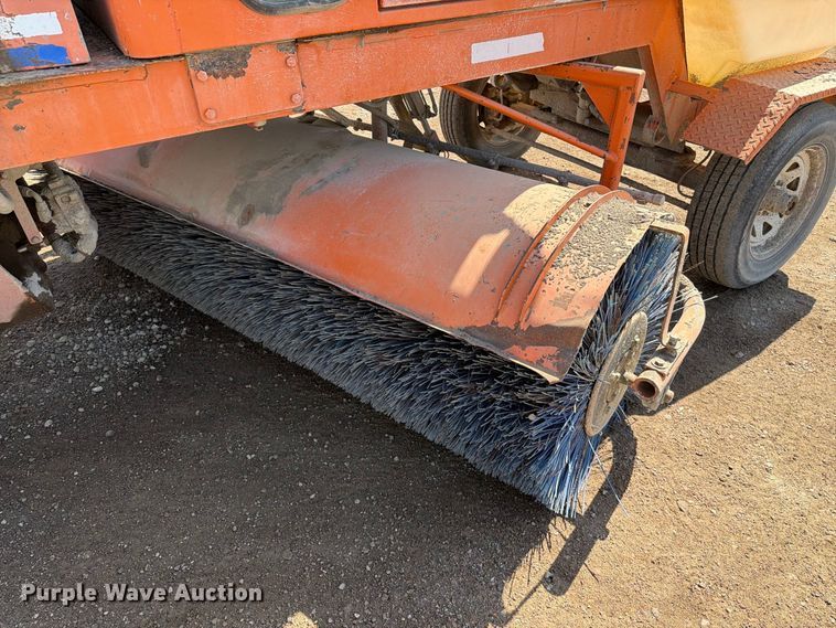 image for item EA0465 2010 Broce RCT350 broom