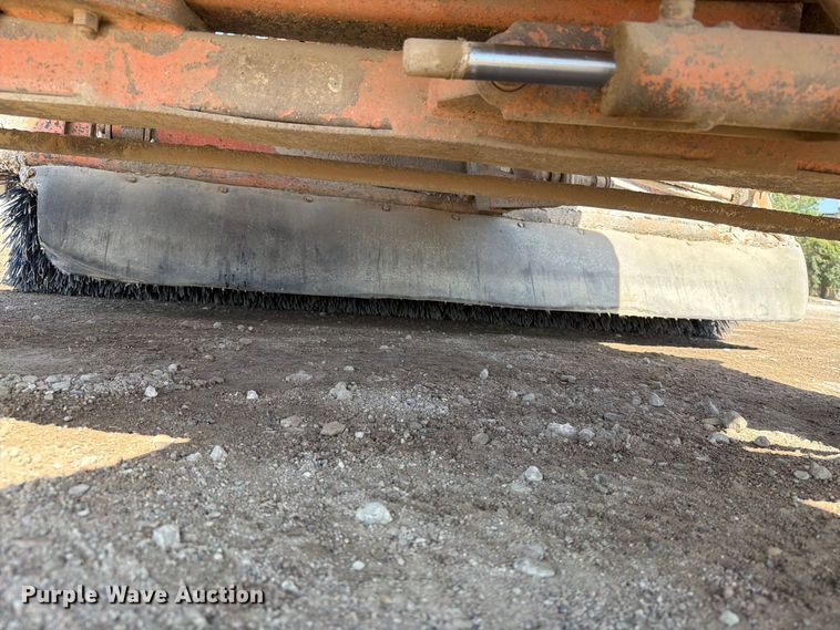 image for item EA0465 2010 Broce RCT350 broom