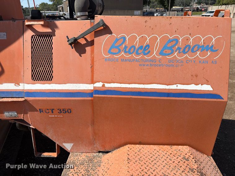 image for item EA0465 2010 Broce RCT350 broom