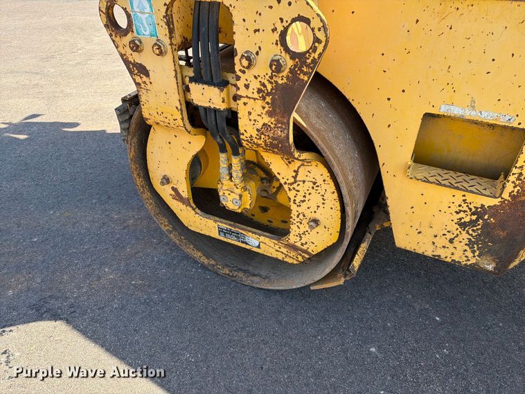 image for item EA0466 2002 Sakai SW320 double drum vibratory roller