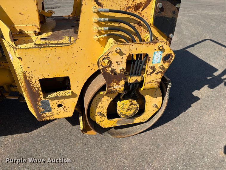 image for item EA0466 2002 Sakai SW320 double drum vibratory roller