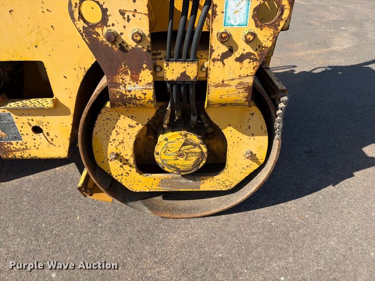 image for item EA0466 2002 Sakai SW320 double drum vibratory roller
