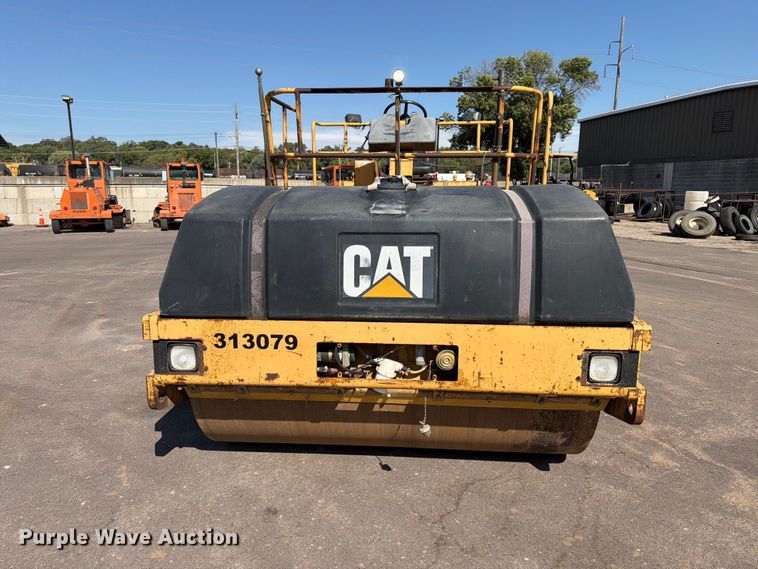 image for item EA0467 1998 Caterpillar CB-634C double drum vibratory roller