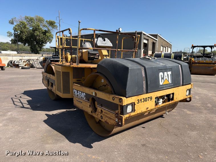 image for item EA0467 1998 Caterpillar CB-634C double drum vibratory roller