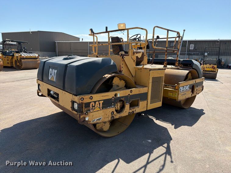 image for item EA0467 1998 Caterpillar CB-634C double drum vibratory roller
