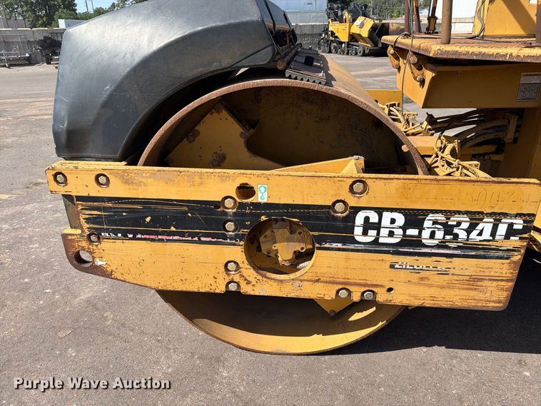 image for item EA0467 1998 Caterpillar CB-634C double drum vibratory roller