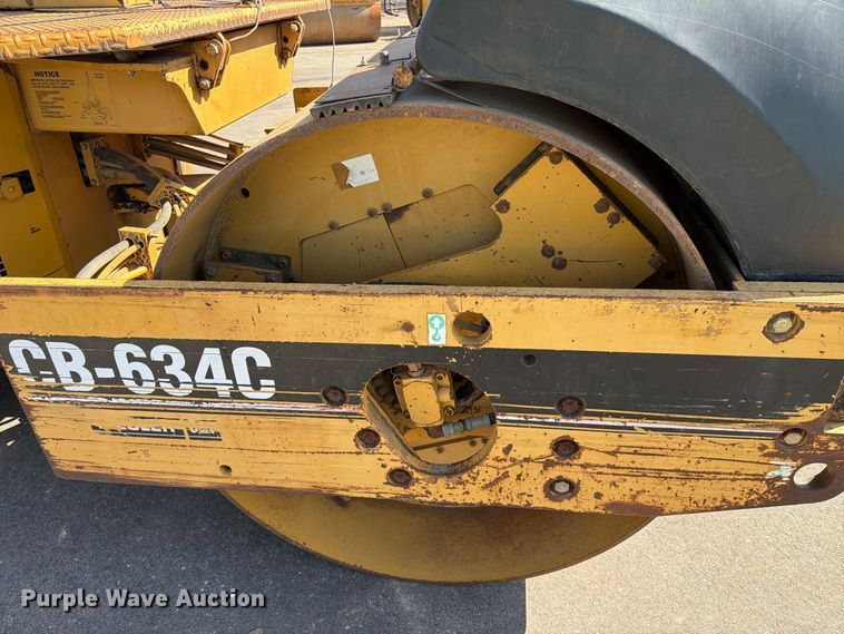 image for item EA0467 1998 Caterpillar CB-634C double drum vibratory roller