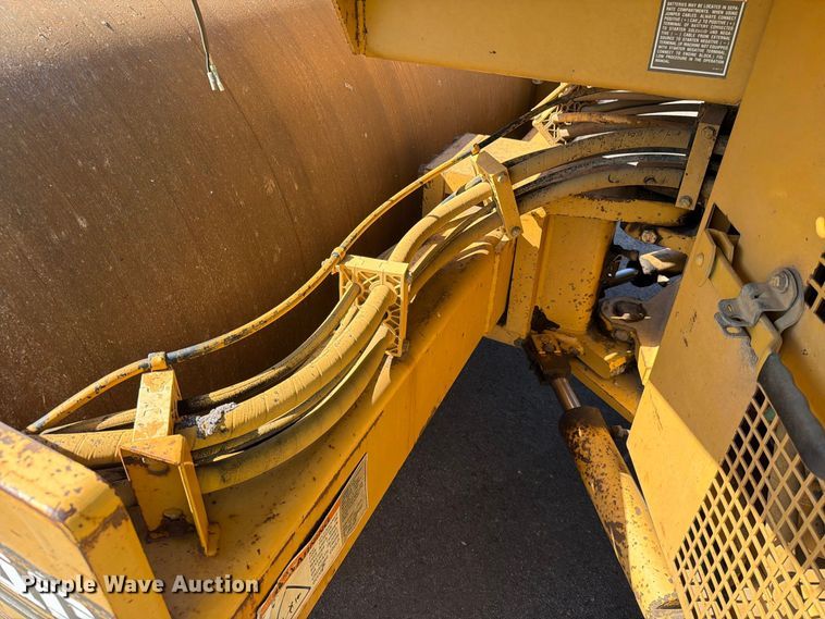 image for item EA0467 1998 Caterpillar CB-634C double drum vibratory roller