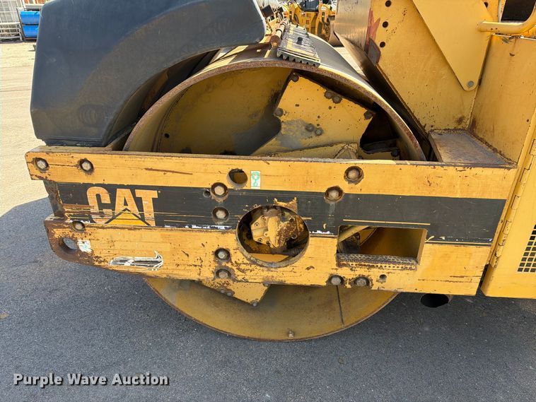 image for item EA0467 1998 Caterpillar CB-634C double drum vibratory roller