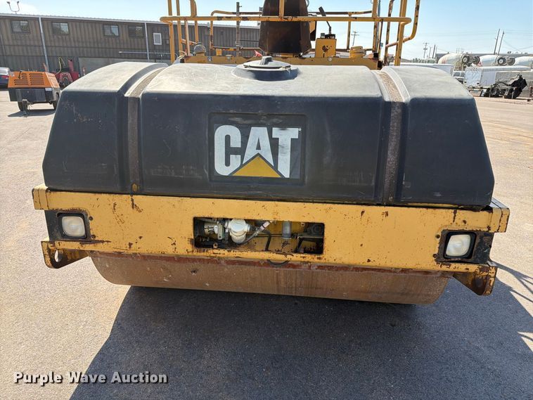 image for item EA0467 1998 Caterpillar CB-634C double drum vibratory roller