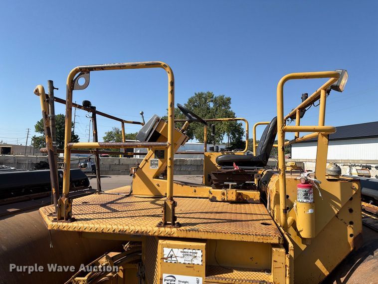 image for item EA0467 1998 Caterpillar CB-634C double drum vibratory roller