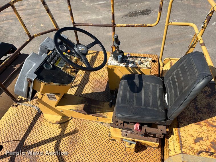 image for item EA0467 1998 Caterpillar CB-634C double drum vibratory roller