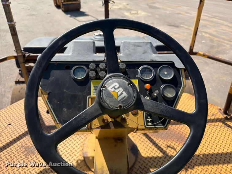 image for item EA0467 1998 Caterpillar CB-634C double drum vibratory roller
