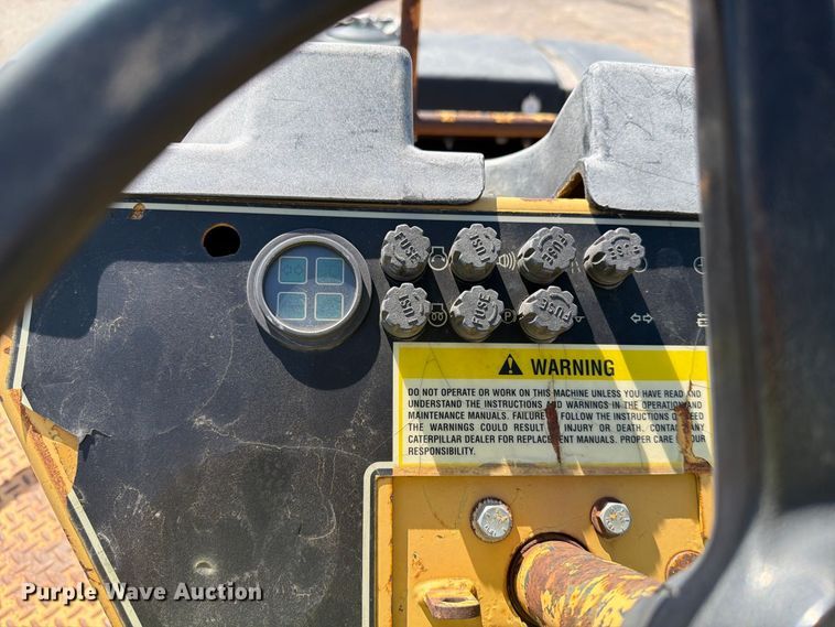 image for item EA0467 1998 Caterpillar CB-634C double drum vibratory roller