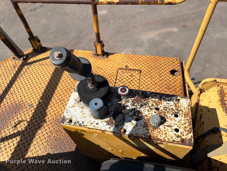 image for item EA0467 1998 Caterpillar CB-634C double drum vibratory roller