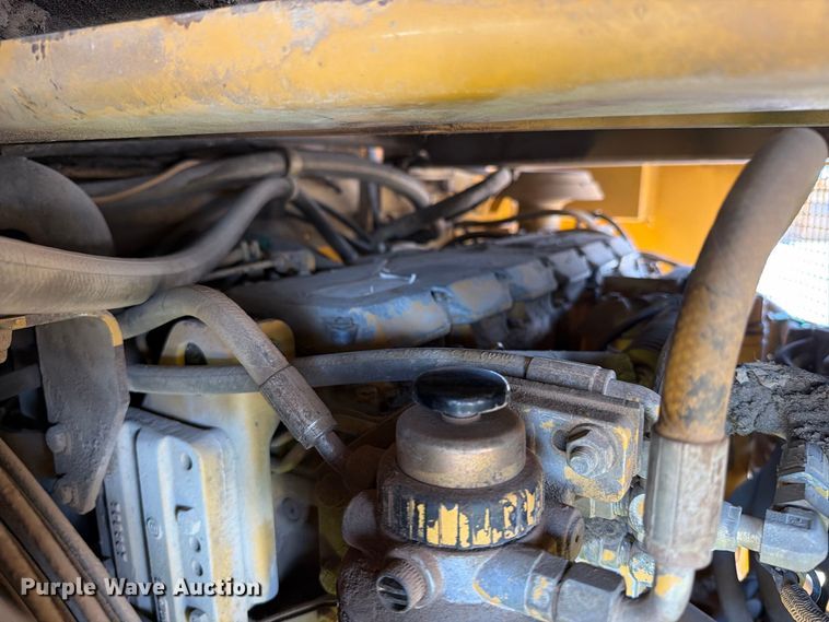 image for item EA0467 1998 Caterpillar CB-634C double drum vibratory roller