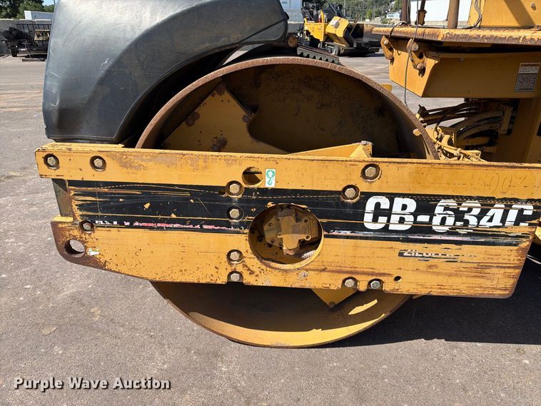 image for item EA0467 1998 Caterpillar CB-634C double drum vibratory roller