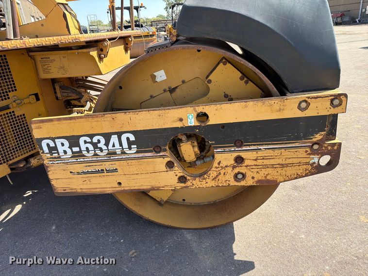 image for item EA0467 1998 Caterpillar CB-634C double drum vibratory roller