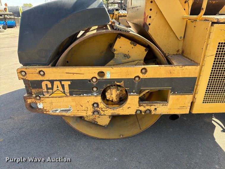 image for item EA0467 1998 Caterpillar CB-634C double drum vibratory roller
