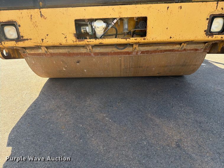 image for item EA0467 1998 Caterpillar CB-634C double drum vibratory roller