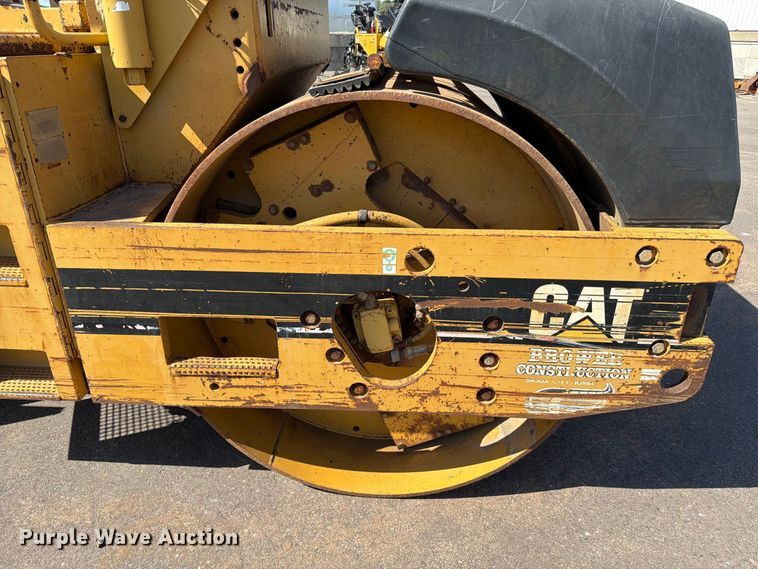 image for item EA0467 1998 Caterpillar CB-634C double drum vibratory roller