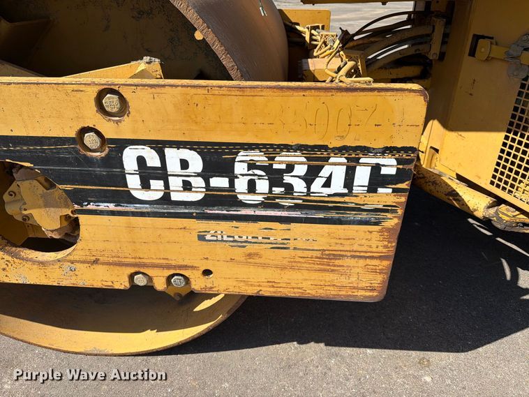 image for item EA0467 1998 Caterpillar CB-634C double drum vibratory roller