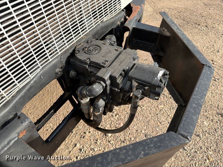 image for item EA0471 2004 Ford F750 oil distributor truck