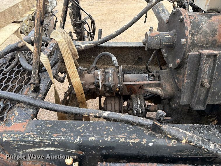 image for item EA0471 2004 Ford F750 oil distributor truck