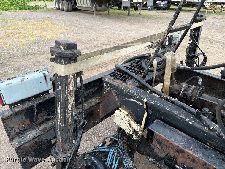 image for item EA0471 2004 Ford F750 oil distributor truck