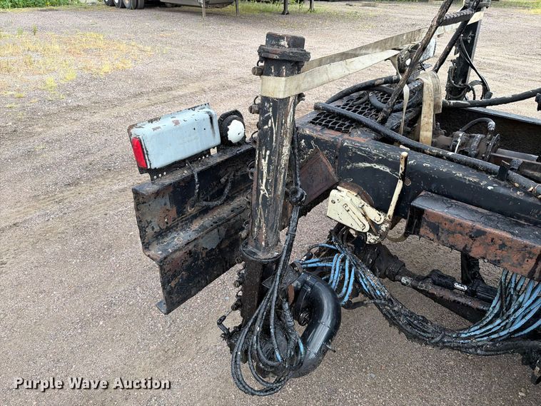 image for item EA0471 2004 Ford F750 oil distributor truck