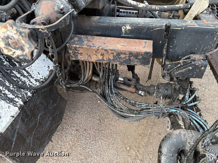 image for item EA0471 2004 Ford F750 oil distributor truck